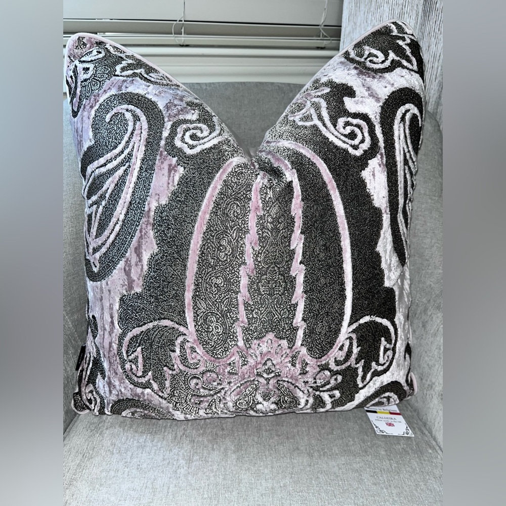 1-NWT CALDEIRA MADE IN INGLAND VICTORIAN DESIGN DECORATIVE PILLOW